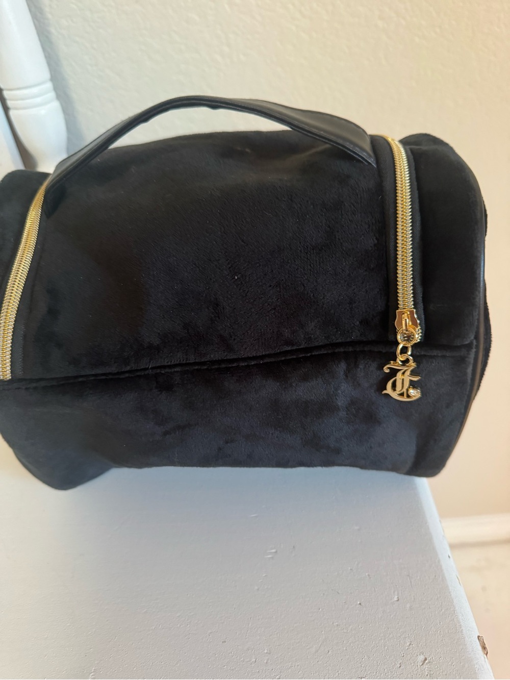 Juicy Couture Black Rhinestone Logo Velvet Cosmetic Case with Gold Zippers - Picture 4 of 9